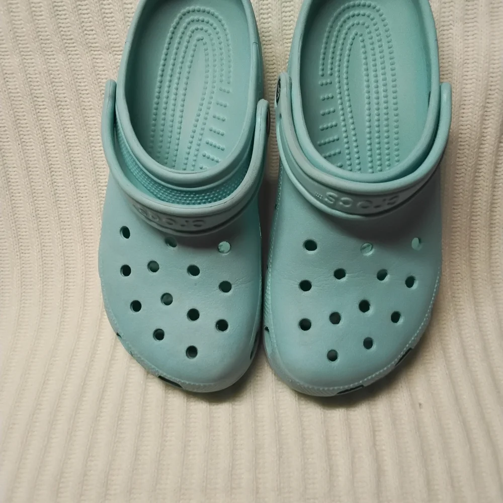 Crocks Classic Clogs In Blue/green Teal Color. Unisex Size Men's 8 Women's 10.